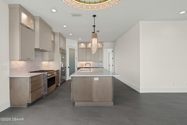 427 Columbus Avenue, New Smyrna Beach, FL 32169