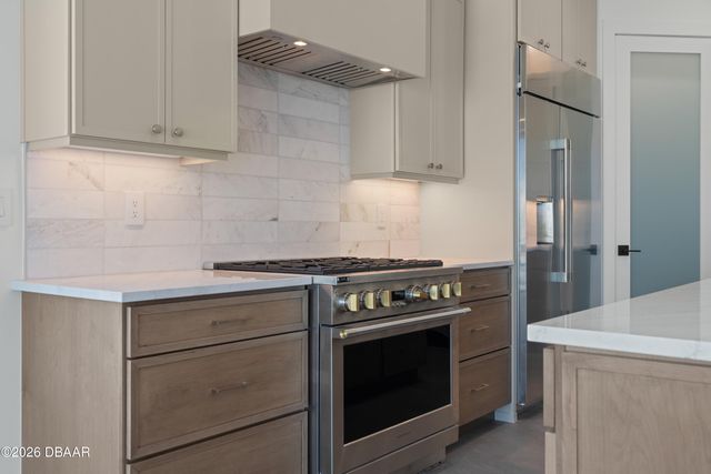 427 Columbus Avenue, New Smyrna Beach, FL 32169