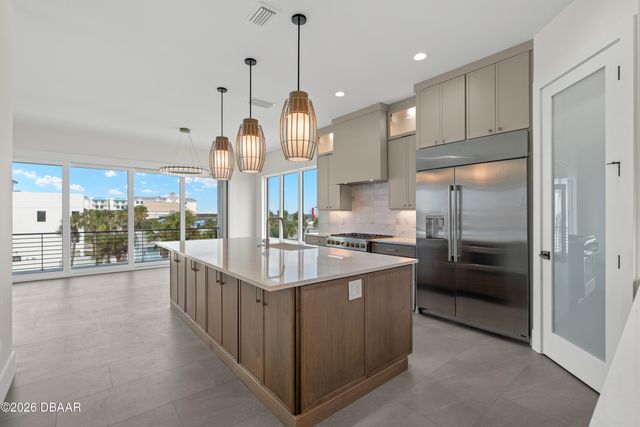 427 Columbus Avenue, New Smyrna Beach, FL 32169