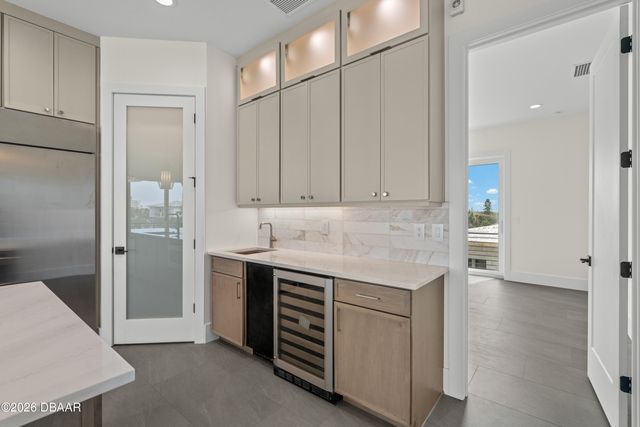 427 Columbus Avenue, New Smyrna Beach, FL 32169