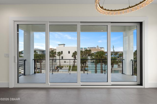 427 Columbus Avenue, New Smyrna Beach, FL 32169