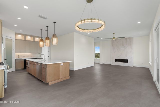 427 Columbus Avenue, New Smyrna Beach, FL 32169