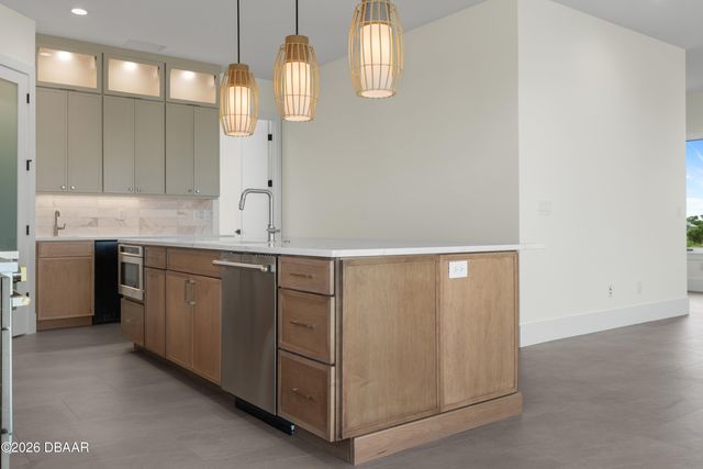 427 Columbus Avenue, New Smyrna Beach, FL 32169