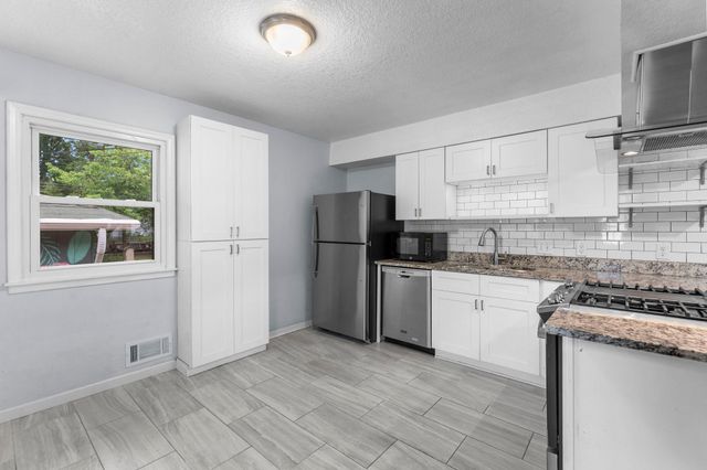 2063 Coral Lane, Eagan, MN 55122