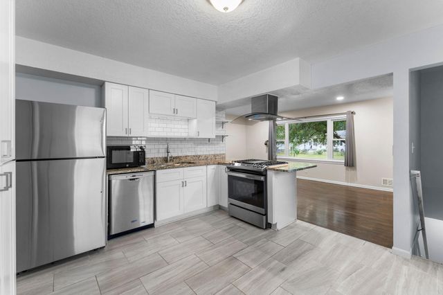 2063 Coral Lane, Eagan, MN 55122