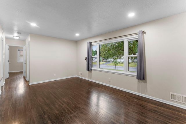 2063 Coral Lane, Eagan, MN 55122