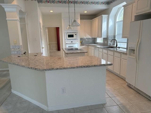 3607 Emerald Falls Drive, Houston, TX 77059