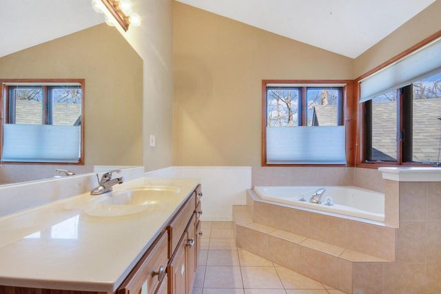 N1548 Wooddale DRIVE, Lake Geneva, WI 53147