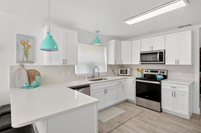 1511 LAVACA LANE, Lady Lake, FL 32159