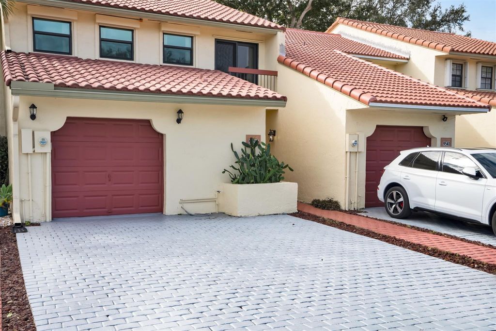 9530 Alcazar Lane 9530, Davie, FL 33324