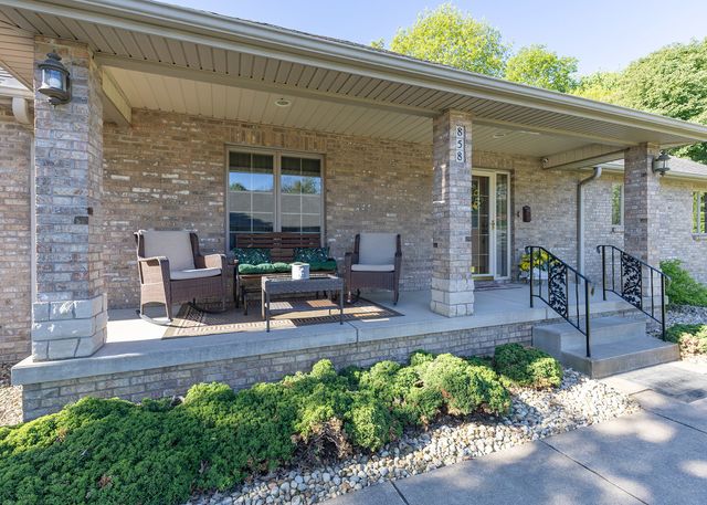 858 45th Avenue, East Moline, IL 61244