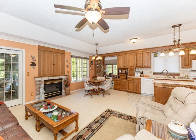 858 45th Avenue, East Moline, IL 61244