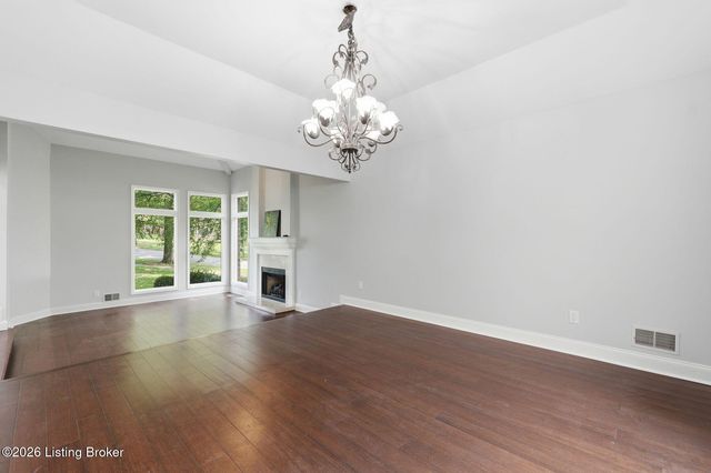 7642 Deer Meadow Dr, Louisville, KY 40241