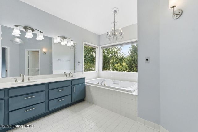 7642 Deer Meadow Dr, Louisville, KY 40241