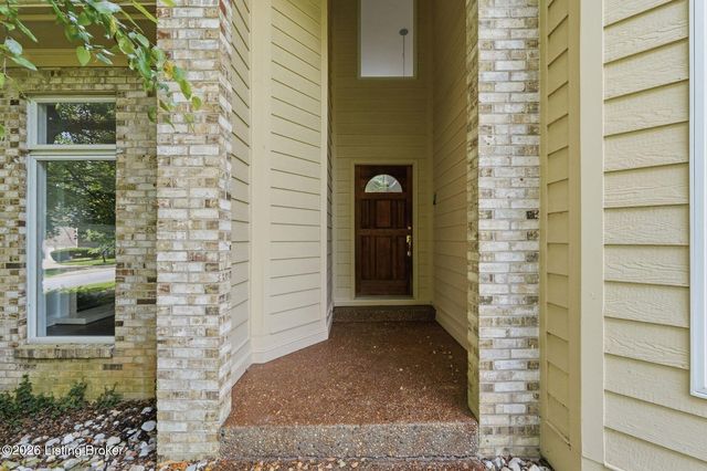 7642 Deer Meadow Dr, Louisville, KY 40241
