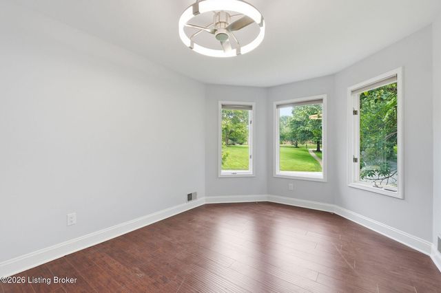 7642 Deer Meadow Dr, Louisville, KY 40241