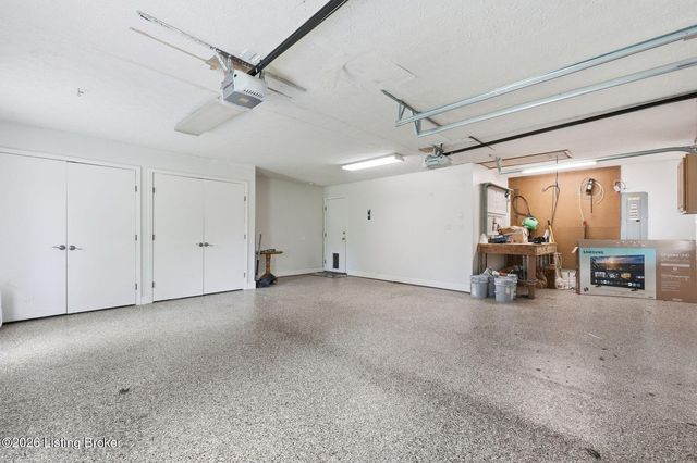 7642 Deer Meadow Dr, Louisville, KY 40241