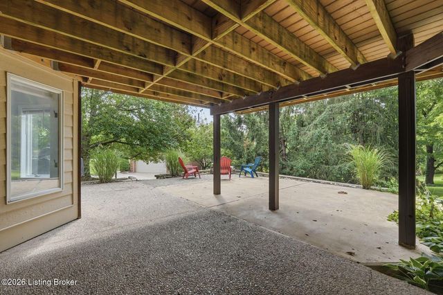 7642 Deer Meadow Dr, Louisville, KY 40241