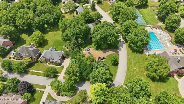 7642 Deer Meadow Dr, Louisville, KY 40241