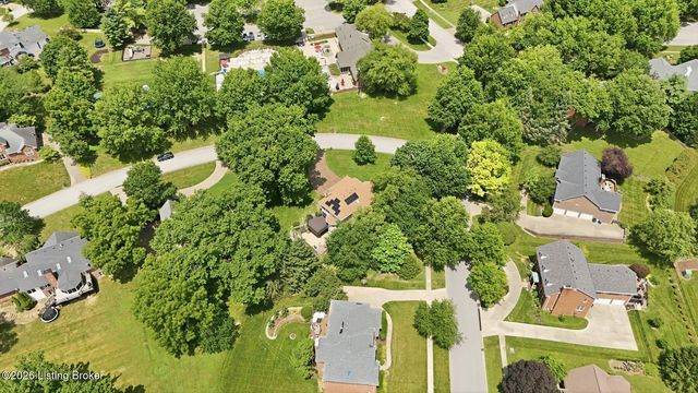 7642 Deer Meadow Dr, Louisville, KY 40241