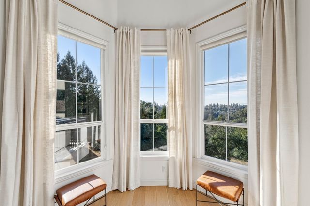 6194 Mazuela Dr, Oakland, CA 94611