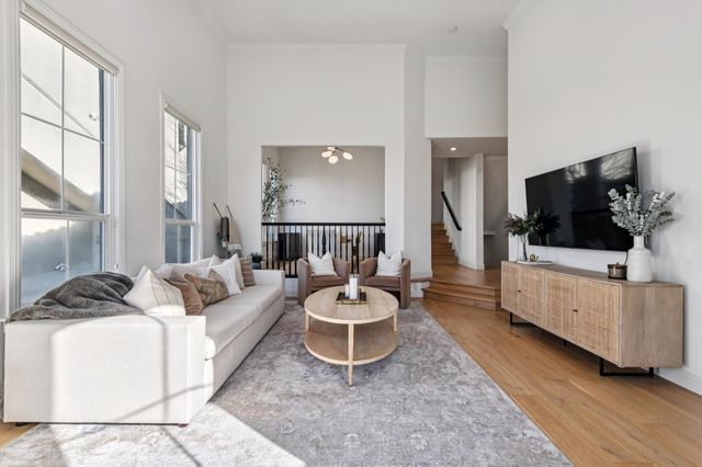 6194 Mazuela Dr, Oakland, CA 94611