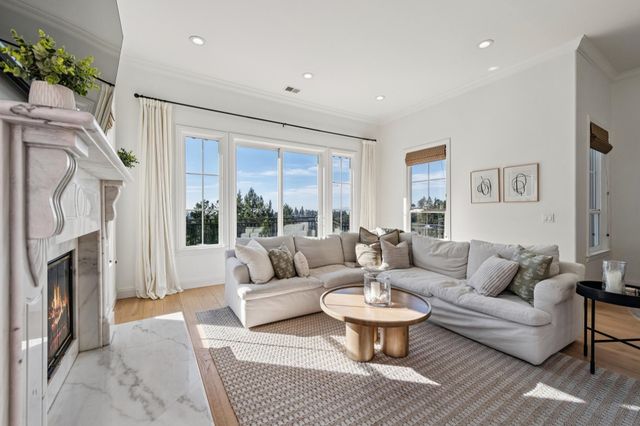 6194 Mazuela Dr, Oakland, CA 94611