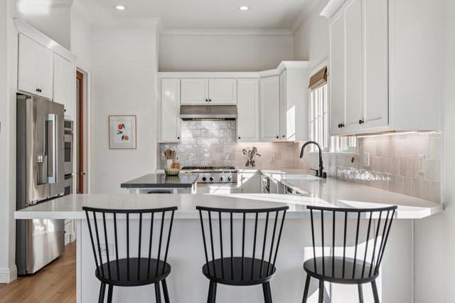 6194 Mazuela Dr, Oakland, CA 94611