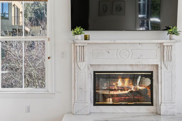 6194 Mazuela Dr, Oakland, CA 94611