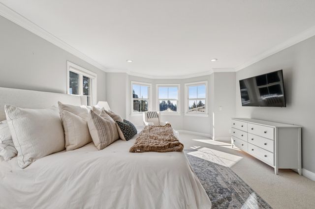 6194 Mazuela Dr, Oakland, CA 94611