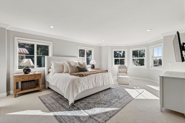 6194 Mazuela Dr, Oakland, CA 94611