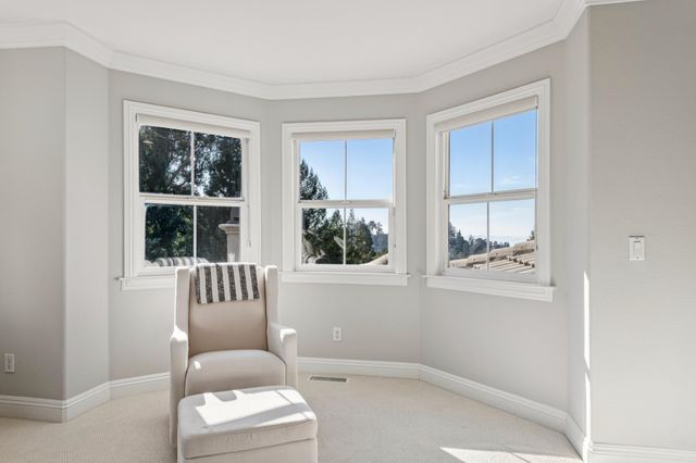 6194 Mazuela Dr, Oakland, CA 94611