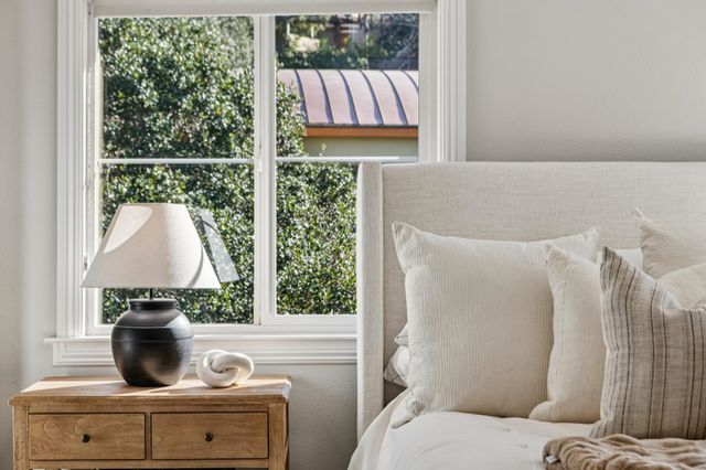 6194 Mazuela Dr, Oakland, CA 94611