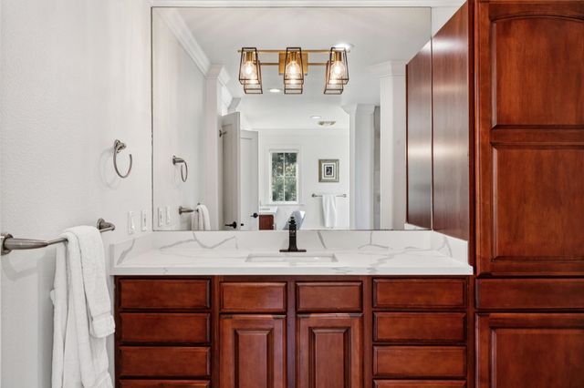 6194 Mazuela Dr, Oakland, CA 94611