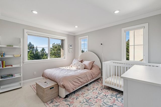 6194 Mazuela Dr, Oakland, CA 94611