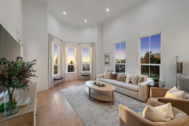 6194 Mazuela Dr, Oakland, CA 94611