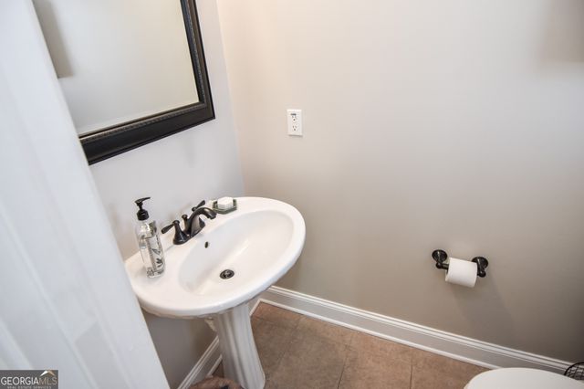 1200 WHITE OAK Way, Griffin, GA 30224