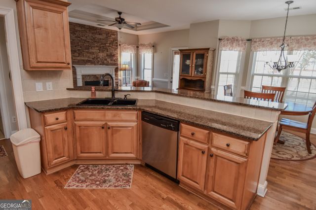 1200 WHITE OAK Way, Griffin, GA 30224