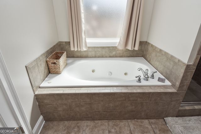 1200 WHITE OAK Way, Griffin, GA 30224