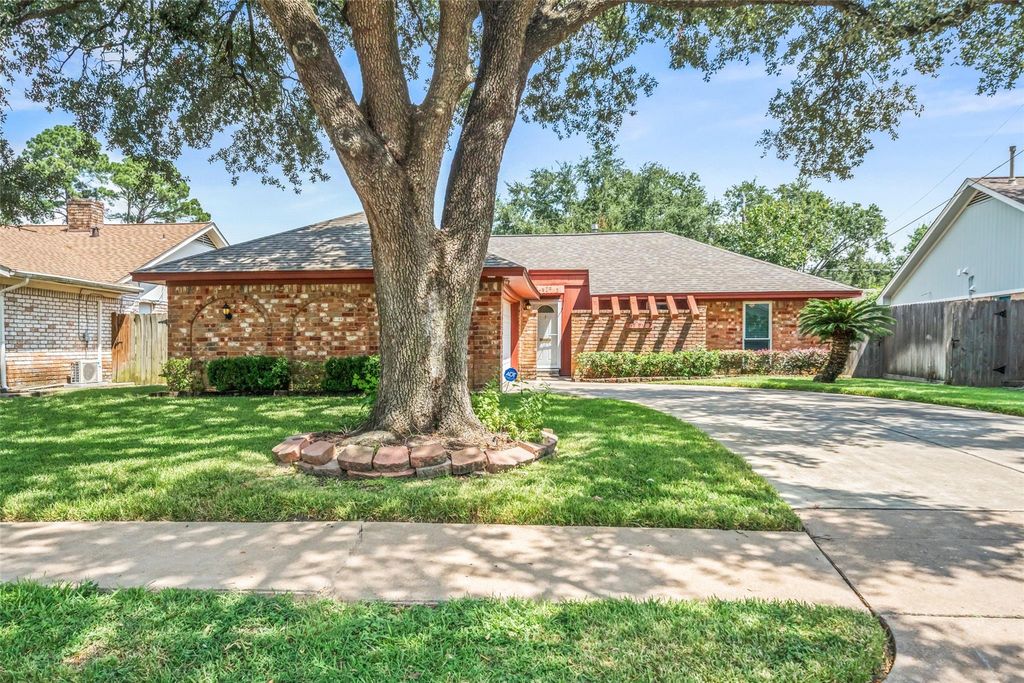 6210 Leaf Arbor Drive, Houston, TX 77092