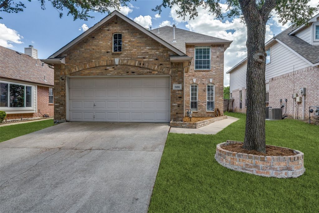 5404 Pecan Creek Circle, Fort Worth, TX 76244