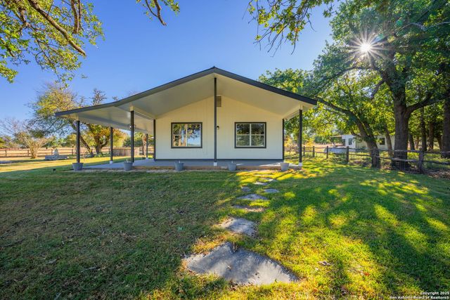 28 Ruger Rd, Fredericksburg, TX 78624