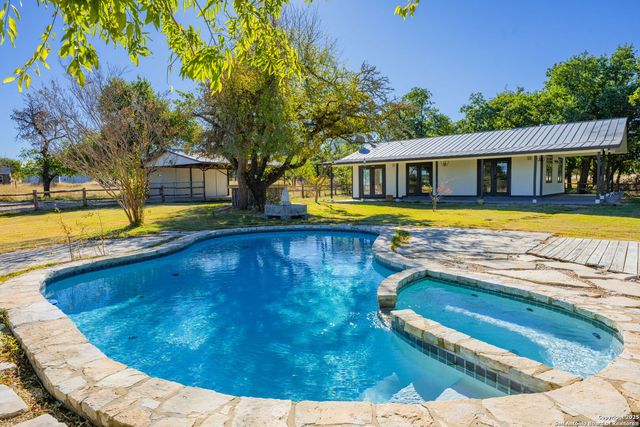 28 Ruger Rd, Fredericksburg, TX 78624