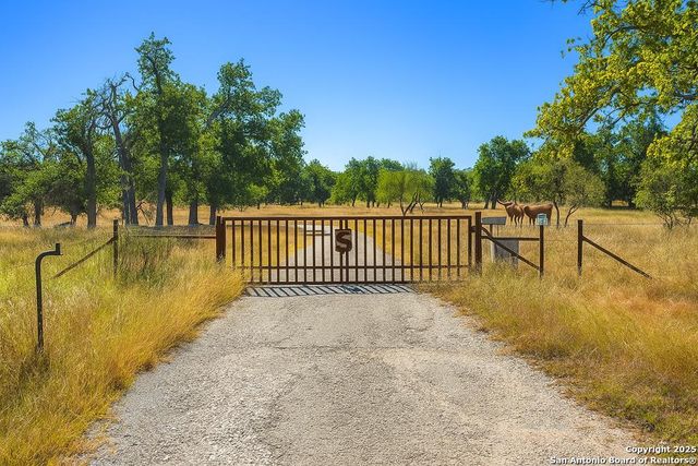 28 Ruger Rd, Fredericksburg, TX 78624