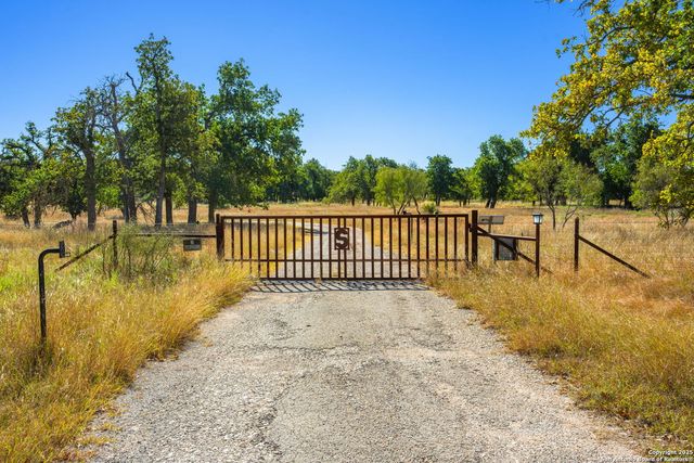 28 Ruger Rd, Fredericksburg, TX 78624