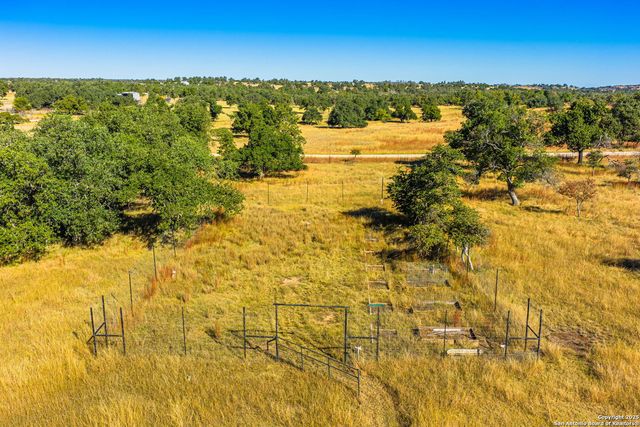 28 Ruger Rd, Fredericksburg, TX 78624