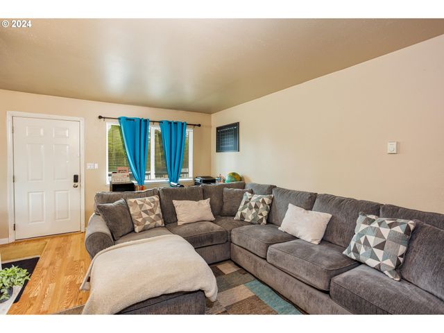 1441 Ne PAROPA Ct Se, Gresham, OR 97030