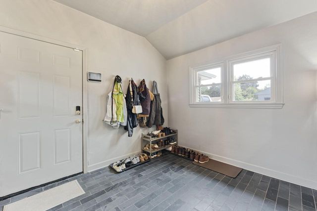 1090 W La Salle AVENUE, Glendale, WI 53209