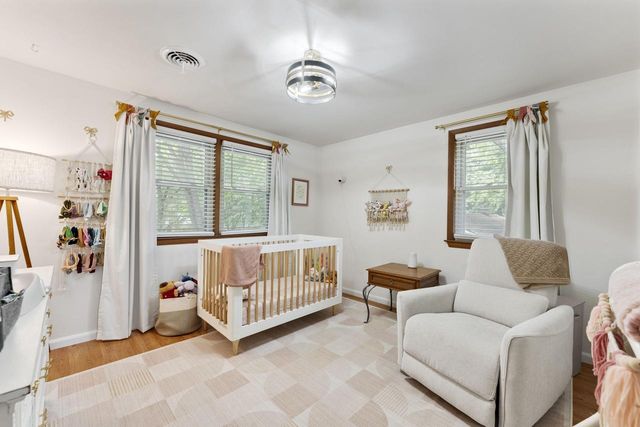 1090 W La Salle AVENUE, Glendale, WI 53209