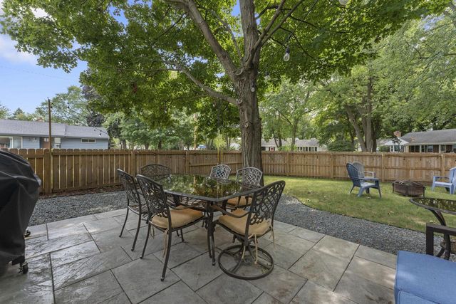 1090 W La Salle AVENUE, Glendale, WI 53209